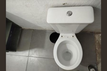Banheiro de kitnet/studio para alugar com 1 quarto, 22m² em Vila Carrão, São Paulo