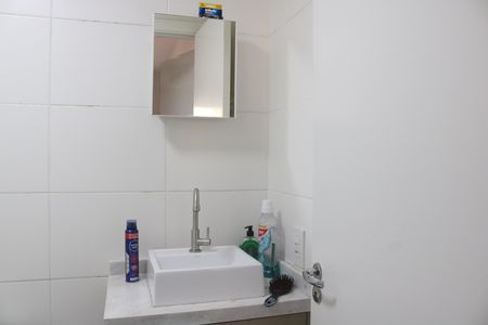 Banheiro de apartamento à venda com 1 quarto, 27m² em Barra Funda, São Paulo