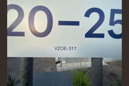 Casa à venda com 370m², 4 quartos e 4 vagas Casa à venda com 370m², 4 quartos e 4 vagasPlaca instalada em 17/06/2026 com o código VZOE-317
