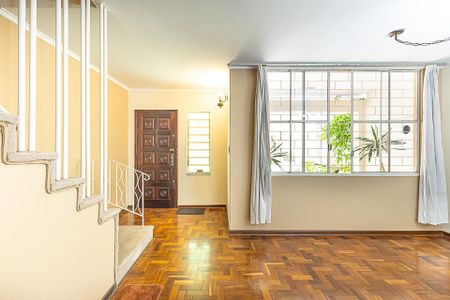 Casa para alugar com 128m², 3 quartos e 2 vagasSala