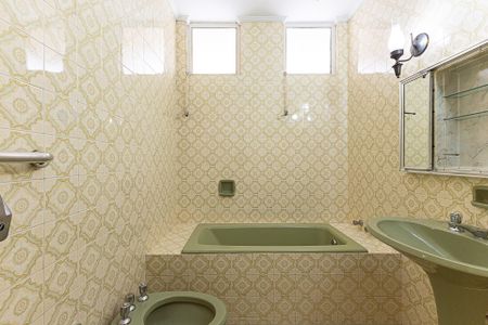Casa para alugar com 128m², 3 quartos e 2 vagasBanheiro Social 1