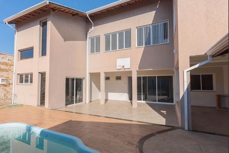 Casa para alugar com 220m², 3 quartos e 4 vagas Casa para alugar com 220m², 3 quartos e 4 vagasFachada