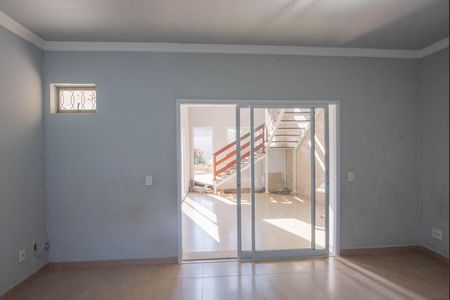 Casa para alugar com 220m², 3 quartos e 4 vagas Casa para alugar com 220m², 3 quartos e 4 vagasSala de Jantar