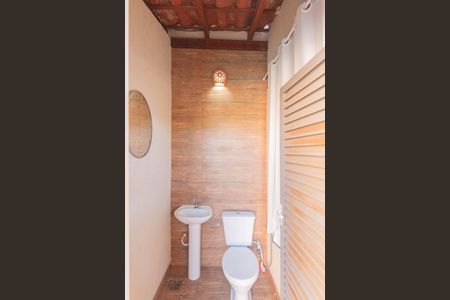 Casa para alugar com 220m², 3 quartos e 4 vagas Casa para alugar com 220m², 3 quartos e 4 vagasBanheiro da Piscina