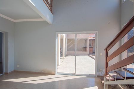 Casa para alugar com 220m², 3 quartos e 4 vagas Casa para alugar com 220m², 3 quartos e 4 vagasSala