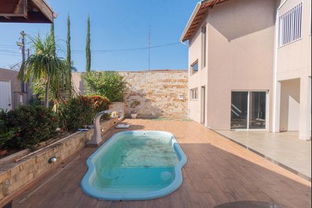 Casa para alugar com 220m², 3 quartos e 4 vagas Casa para alugar com 220m², 3 quartos e 4 vagasPiscina