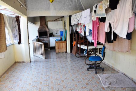 Casa à venda com 340m², 2 quartos e 3 vagas Casa à venda com 340m², 2 quartos e 3 vagasDetalhe - Área de Serviço e Varanda