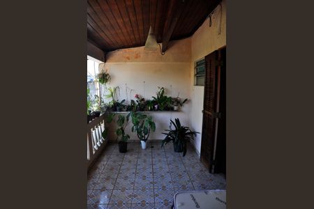 Casa à venda com 340m², 2 quartos e 3 vagas Casa à venda com 340m², 2 quartos e 3 vagasDetalhe - Varanda