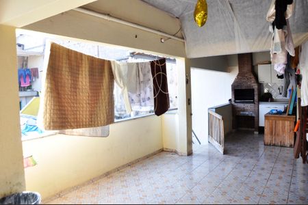 Casa à venda com 340m², 2 quartos e 3 vagas Casa à venda com 340m², 2 quartos e 3 vagasDetalhe - Área de Serviço e Varanda