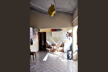 Casa à venda com 340m², 2 quartos e 3 vagas Casa à venda com 340m², 2 quartos e 3 vagasDetalhe - Área de Serviço e Varanda