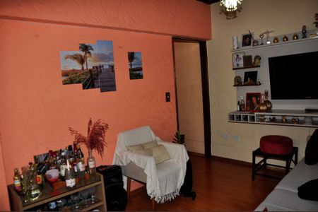 Casa à venda com 340m², 2 quartos e 3 vagas Casa à venda com 340m², 2 quartos e 3 vagasDetalhe - Sala e Sala de Jantar