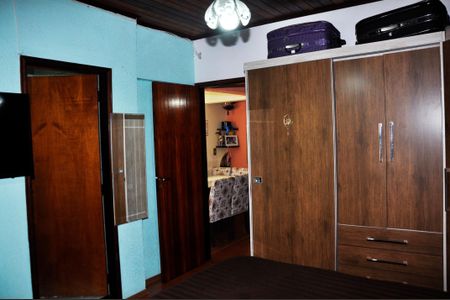 Casa à venda com 340m², 2 quartos e 3 vagas Casa à venda com 340m², 2 quartos e 3 vagasDetalhe - Quarto 01 com Suíte e Varanda