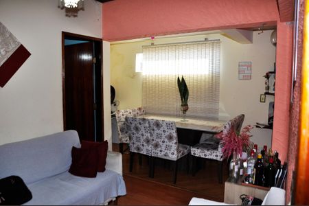 Casa à venda com 340m², 2 quartos e 3 vagas Casa à venda com 340m², 2 quartos e 3 vagasDetalhe - Sala e Sala de Jantar