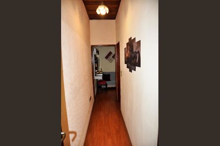 Casa à venda com 340m², 2 quartos e 3 vagas Casa à venda com 340m², 2 quartos e 3 vagasDetalhe - Corredor Interno