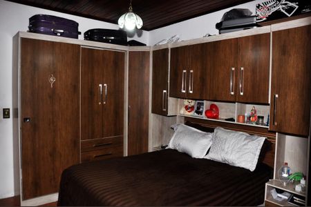 Casa à venda com 340m², 2 quartos e 3 vagas Casa à venda com 340m², 2 quartos e 3 vagasDetalhe - Quarto 01 com Suíte e Varanda