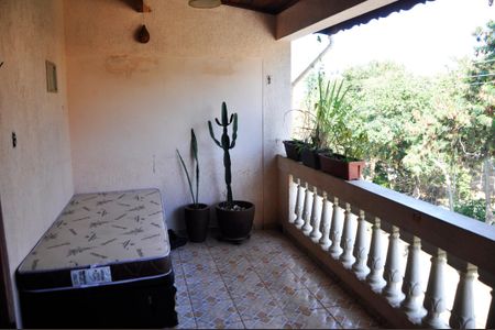Casa à venda com 340m², 2 quartos e 3 vagas Casa à venda com 340m², 2 quartos e 3 vagasDetalhe - Varanda