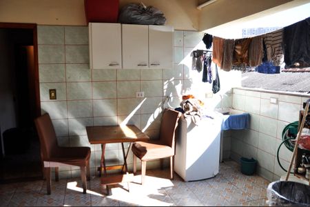 Casa à venda com 340m², 2 quartos e 3 vagas Casa à venda com 340m², 2 quartos e 3 vagasDetalhe - Área de Serviço e Varanda