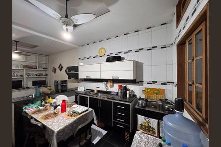 Casa à venda com 420m², 2 quartos e 2 vagas Casa à venda com 420m², 2 quartos e 2 vagasCozinha
