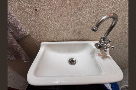 Casa à venda com 420m², 2 quartos e 2 vagas Casa à venda com 420m², 2 quartos e 2 vagasLavabo