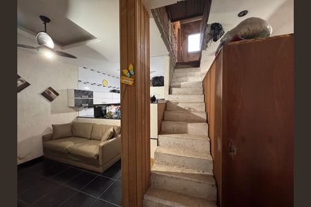 Casa à venda com 420m², 2 quartos e 2 vagas Casa à venda com 420m², 2 quartos e 2 vagasSala