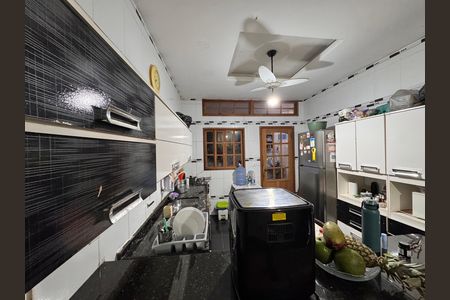 Casa à venda com 420m², 2 quartos e 2 vagas Casa à venda com 420m², 2 quartos e 2 vagasCozinha