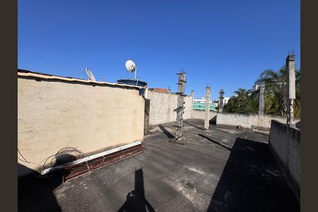 Casa à venda com 420m², 2 quartos e 2 vagas Casa à venda com 420m², 2 quartos e 2 vagasTerraço