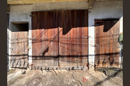Casa à venda com 420m², 2 quartos e 2 vagas Casa à venda com 420m², 2 quartos e 2 vagasFachada