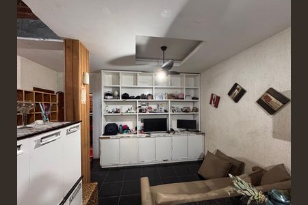 Casa à venda com 420m², 2 quartos e 2 vagas Casa à venda com 420m², 2 quartos e 2 vagasSala