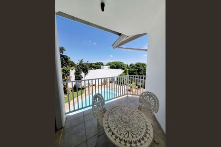 Casa de condomínio à venda com 465m², 3 quartos e 3 vagas Casa de condomínio à venda com 465m², 3 quartos e 3 vagasVaranda