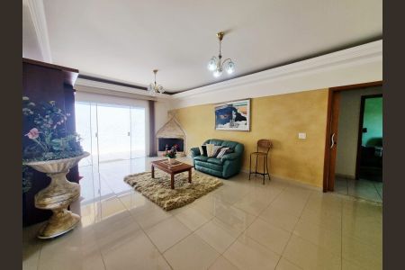 Casa de condomínio à venda com 465m², 3 quartos e 3 vagas Casa de condomínio à venda com 465m², 3 quartos e 3 vagasSala