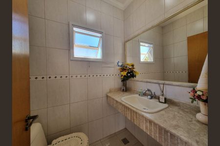 Casa de condomínio à venda com 465m², 3 quartos e 3 vagas Casa de condomínio à venda com 465m², 3 quartos e 3 vagasBanheiro 2