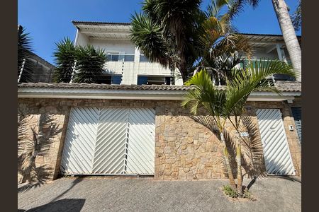 Fachada  de casa à venda com 4 quartos, 450m² em Vila Rosalia, Guarulhos