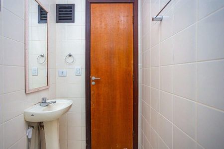 Banheiro de kitnet/studio à venda com 1 quarto, 33m² em Centro, Curitiba