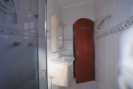 Casa para alugar com 110m², 3 quartos e 2 vagasBanheiro 
