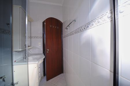 Casa para alugar com 110m², 3 quartos e 2 vagasBanheiro 