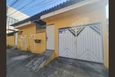 Casa para alugar com 70m², 2 quartos e 1 vagaFachada com placa QuintoAndar 