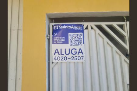 Casa para alugar com 70m², 2 quartos e 1 vagaFachada com placa QuintoAndar 