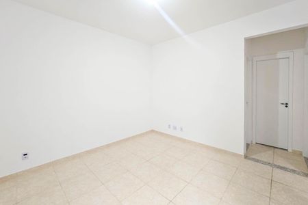 Sala de apartamento para alugar com 2 quartos, 40m² em Cosmos, Rio de Janeiro