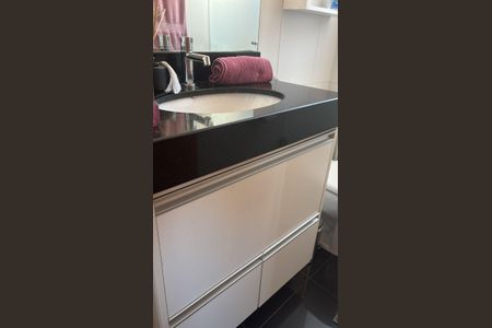 Banheiro de apartamento para alugar com 2 quartos, 65m² em Buritis, Belo Horizonte