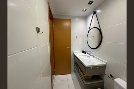 Apartamento para alugar com 76m², 2 quartos e 2 vagas Apartamento para alugar com 76m², 2 quartos e 2 vagasBanheiro Corredor