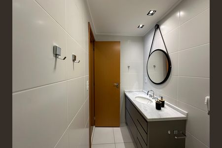 Apartamento para alugar com 76m², 2 quartos e 2 vagas Apartamento para alugar com 76m², 2 quartos e 2 vagasBanheiro da Suíte
