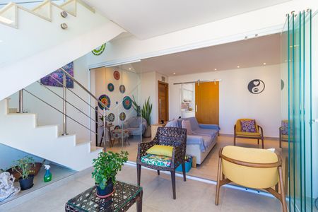 Apartamento à venda com 166m², 3 quartos e 3 vagas Apartamento à venda com 166m², 3 quartos e 3 vagasVaranda