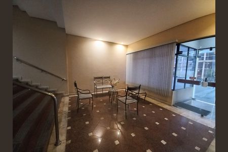 Studio para alugar com 32m², 1 quarto e 1 vaga Studio para alugar com 32m², 1 quarto e 1 vagaHall social