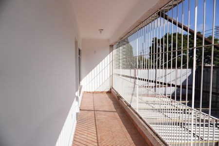 Varanda da sala de casa para alugar com 4 quartos, 110m² em Parque Guarani, São Paulo