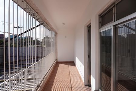 Varanda da sala de casa para alugar com 4 quartos, 110m² em Parque Guarani, São Paulo