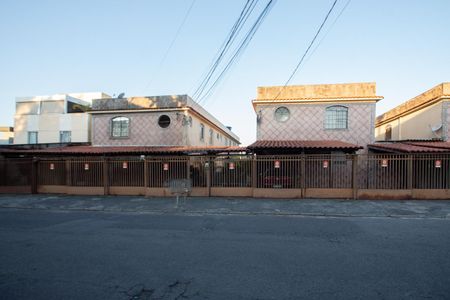Casa de condomínio à venda com 80m², 3 quartos e 1 vaga Casa de condomínio à venda com 80m², 3 quartos e 1 vagaFachada