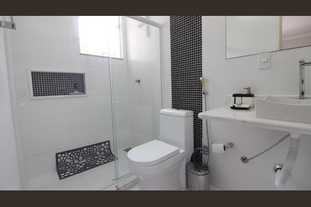 Casa para alugar com 300m², 3 quartos e 3 vagasBanheiro Social 2