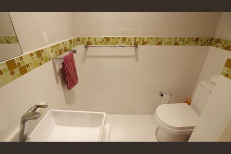Casa para alugar com 300m², 3 quartos e 3 vagasBanheiro Social 1