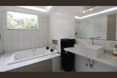 Casa para alugar com 300m², 3 quartos e 3 vagasBanheiro da Suíte