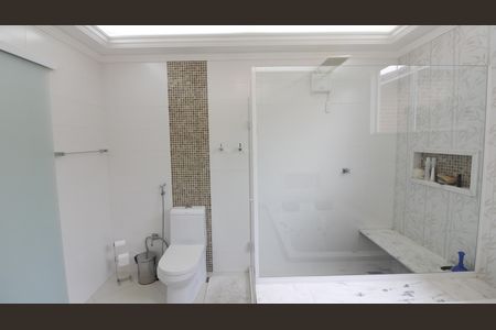Casa para alugar com 300m², 3 quartos e 3 vagasBanheiro da Suíte